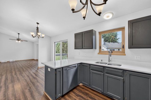 1030 Carriage Drive, Sun Prairie, WI 53590