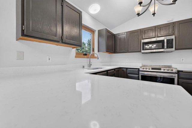 1030 Carriage Drive, Sun Prairie, WI 53590