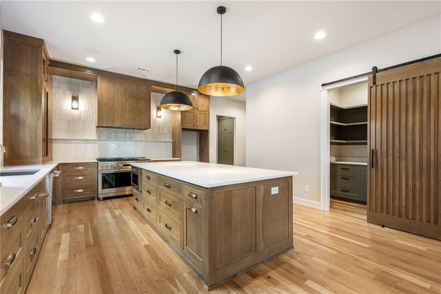 1031 NW A Street, Bentonville, AR 72712