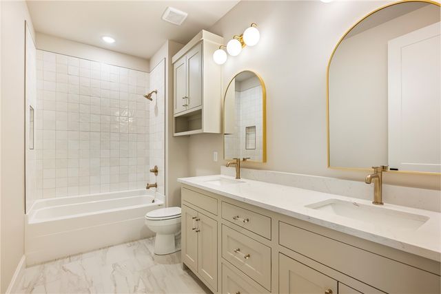 1031 NW A Street, Bentonville, AR 72712