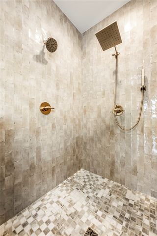 1031 NW A Street, Bentonville, AR 72712