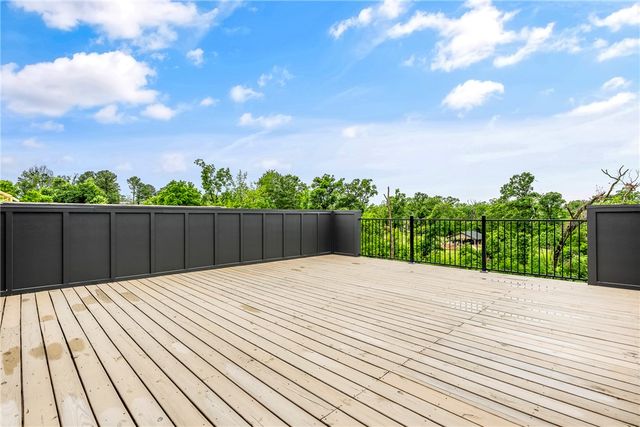 1031 NW A Street, Bentonville, AR 72712