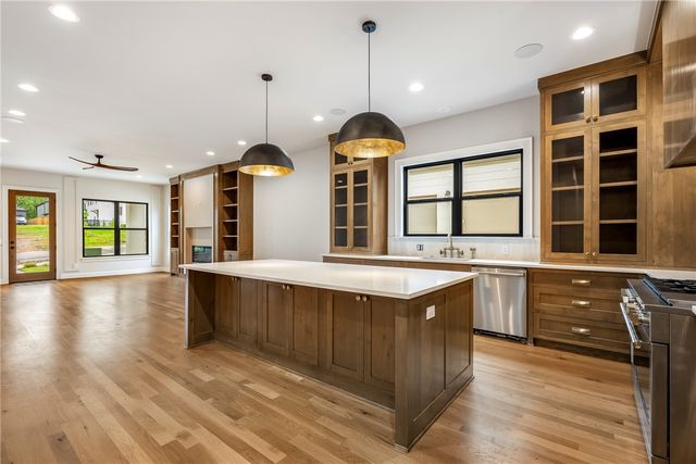 1031 NW A Street, Bentonville, AR 72712