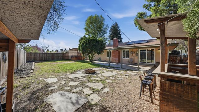 2607 W Dartmouth Avenue, Visalia, CA 93277