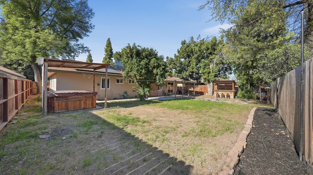 2607 W Dartmouth Avenue, Visalia, CA 93277