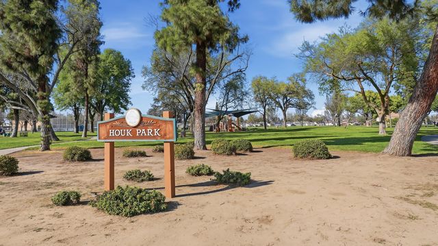 2607 W Dartmouth Avenue, Visalia, CA 93277