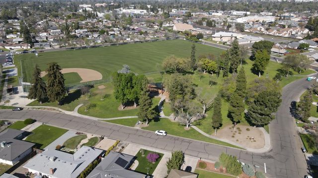 2607 W Dartmouth Avenue, Visalia, CA 93277