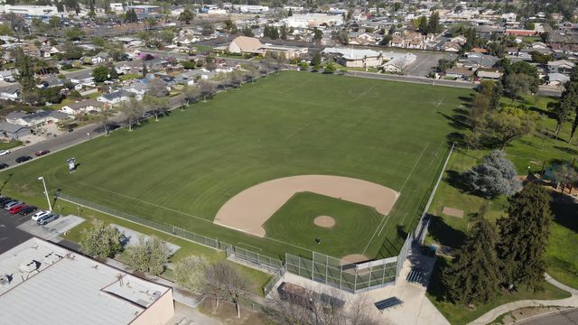 2607 W Dartmouth Avenue, Visalia, CA 93277