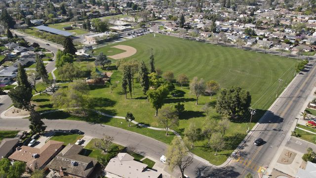 2607 W Dartmouth Avenue, Visalia, CA 93277