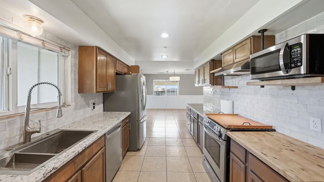 2607 W Dartmouth Avenue, Visalia, CA 93277