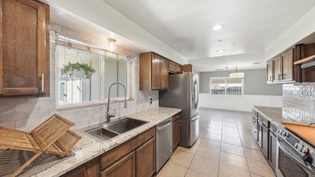 2607 W Dartmouth Avenue, Visalia, CA 93277