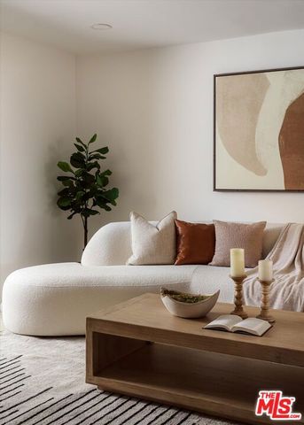 9761 Via Pavia, Burbank, CA 91504