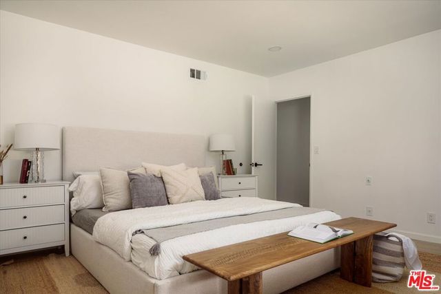 9761 Via Pavia, Burbank, CA 91504