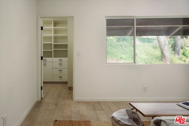 9761 Via Pavia, Burbank, CA 91504