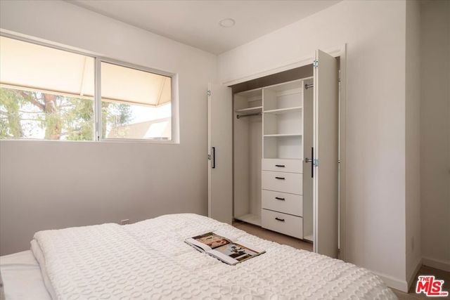 9761 Via Pavia, Burbank, CA 91504