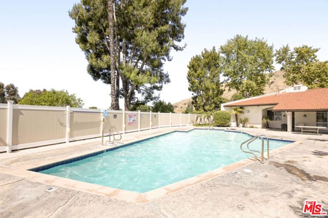 9761 Via Pavia, Burbank, CA 91504