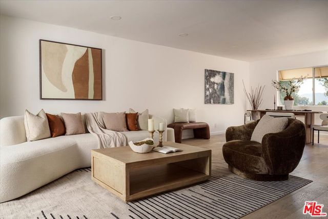 9761 Via Pavia, Burbank, CA 91504