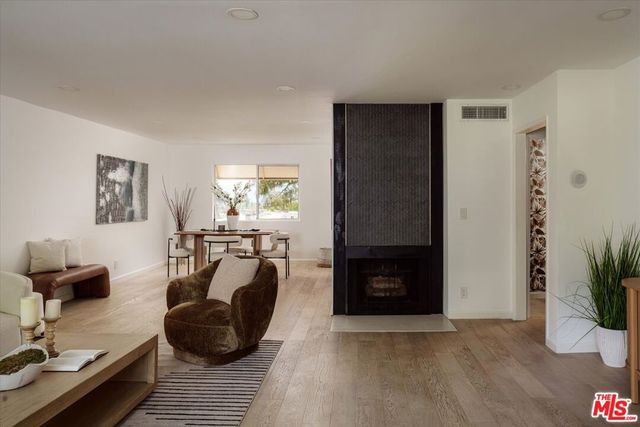 9761 Via Pavia, Burbank, CA 91504