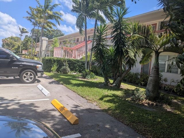 6 Ventnor A Drive, Deerfield Beach, FL 33442