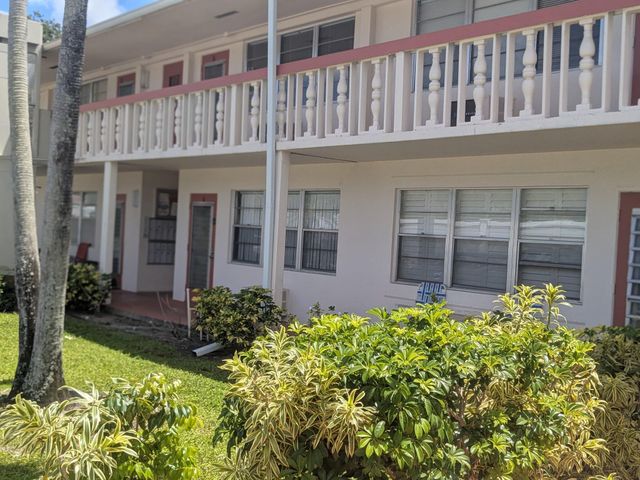 6 Ventnor A Drive, Deerfield Beach, FL 33442