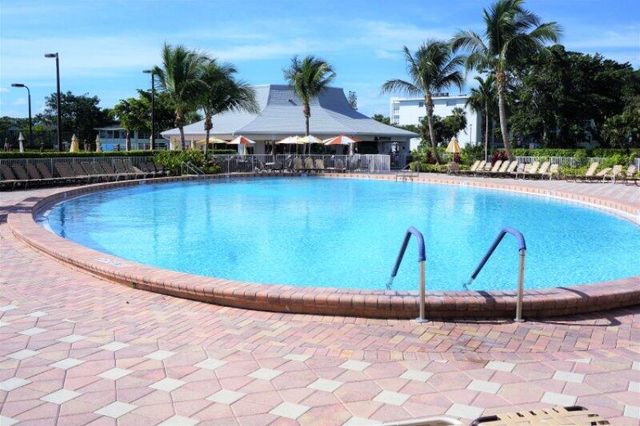 6 Ventnor A Drive, Deerfield Beach, FL 33442