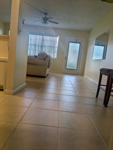 6 Ventnor A Drive, Deerfield Beach, FL 33442