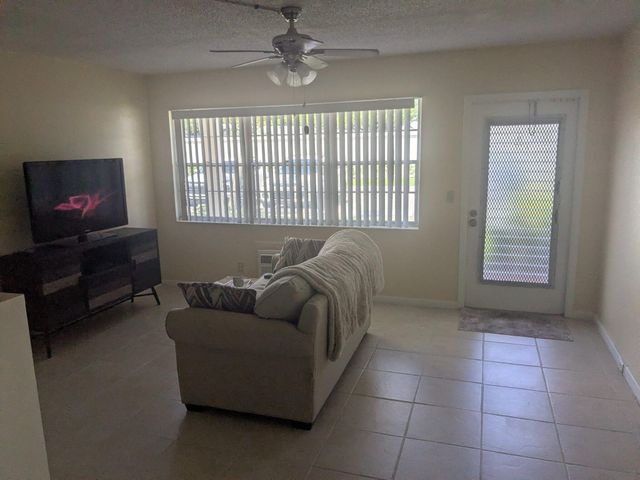 6 Ventnor A Drive, Deerfield Beach, FL 33442