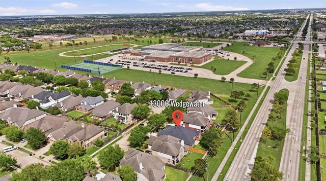 13006 Wedgewater Lane, Pearland, TX 77584