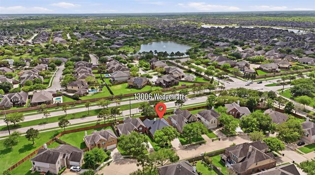 13006 Wedgewater Lane, Pearland, TX 77584