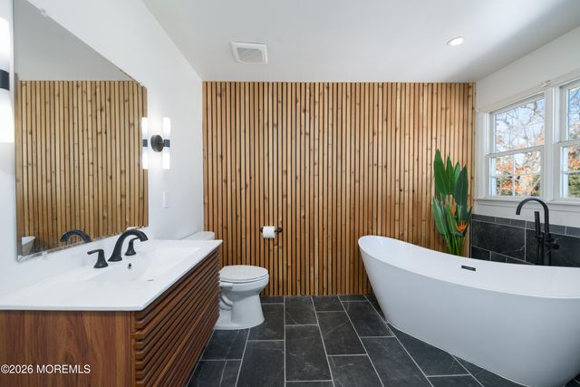 248 Compass Road, Manahawkin, NJ 08050