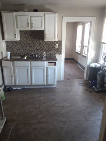 719 Spruce Ave, Sharon, PA 16146