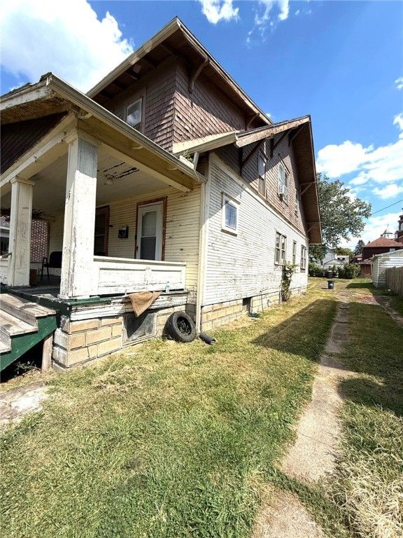 719 Spruce Ave, Sharon, PA 16146