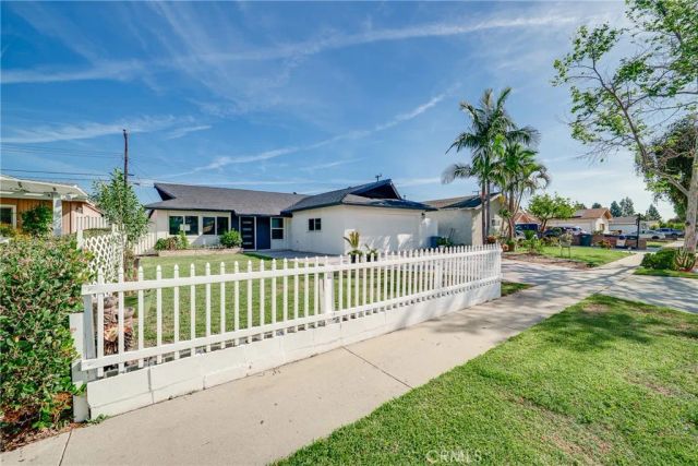 11439 205th, Lakewood, CA 90715
