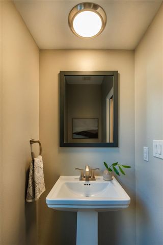 7601 Bethune Ave B, Austin, TX 78752
