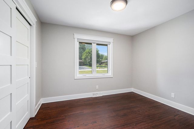 3804 Sunset Drive, Valparaiso, IN 46383