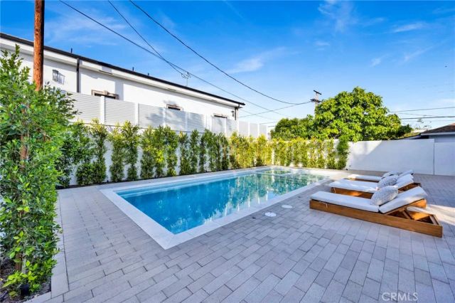 706 S Kenneth Road, Burbank, CA 91501