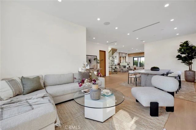 706 S Kenneth Road, Burbank, CA 91501