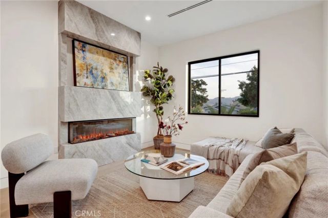 706 S Kenneth Road, Burbank, CA 91501