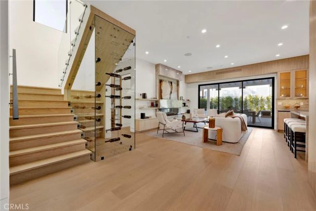 706 S Kenneth Road, Burbank, CA 91501