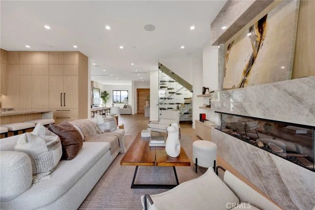 706 S Kenneth Road, Burbank, CA 91501