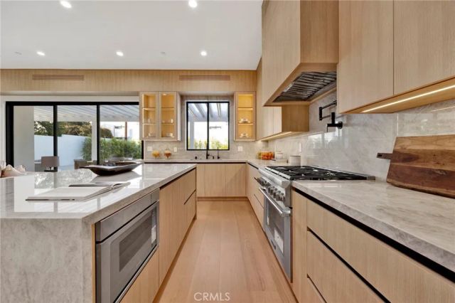 706 S Kenneth Road, Burbank, CA 91501
