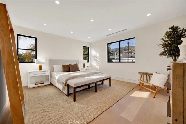 706 S Kenneth Road, Burbank, CA 91501