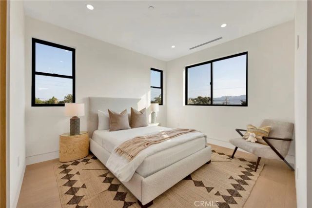 706 S Kenneth Road, Burbank, CA 91501