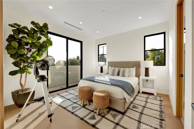 706 S Kenneth Road, Burbank, CA 91501