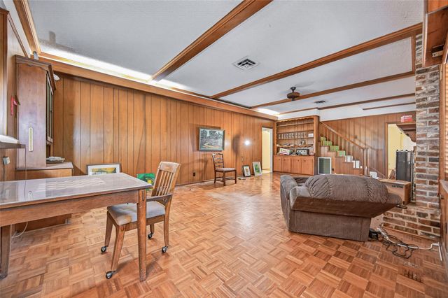 7131 Holmsley Lane N, Houston, TX 77040