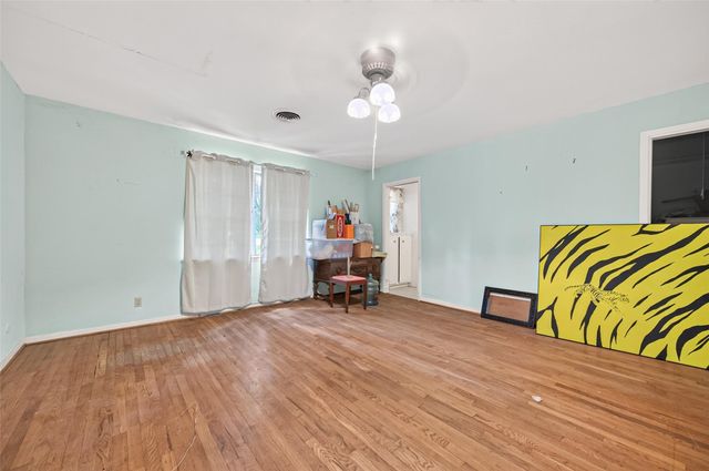 7131 Holmsley Lane N, Houston, TX 77040