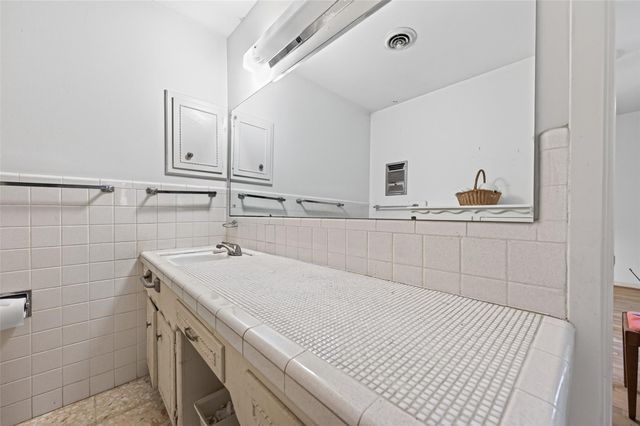 7131 Holmsley Lane N, Houston, TX 77040