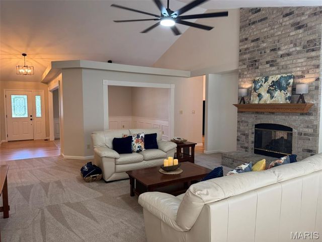 727 Hawk Run Drive, O'fallon, MO 63368