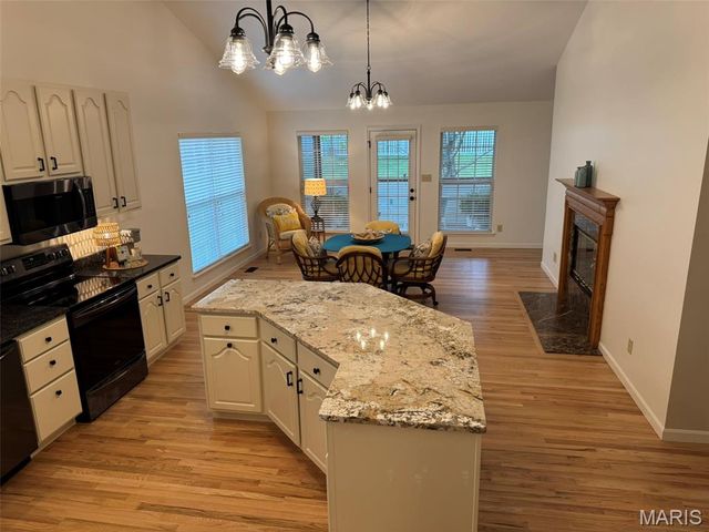 727 Hawk Run Drive, O'fallon, MO 63368