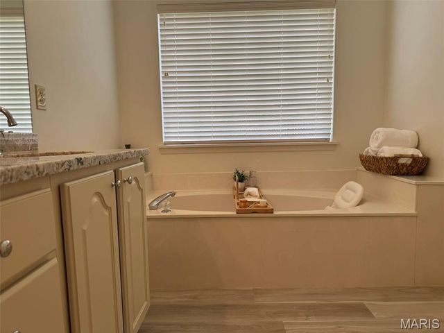 727 Hawk Run Drive, O'fallon, MO 63368